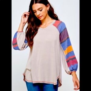 B2 Fun💙❤️wheat-colored top w/multi-color banded